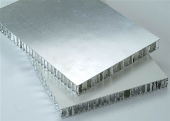 Porcellana Pannelli di alluminio del favo per il tetto del metallo con PVDF/PE che ricopre Max. Width 2300mm fabbrica
